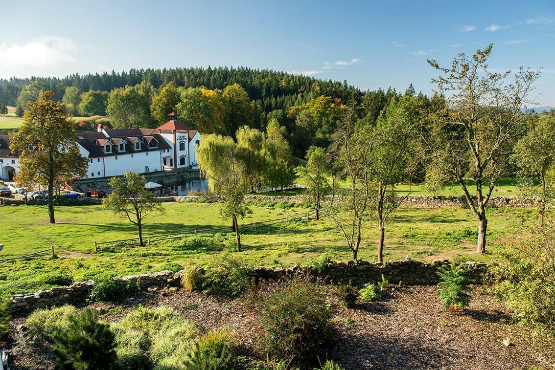 Wellness Hotel Svachovka Mirkovice Exterior photo